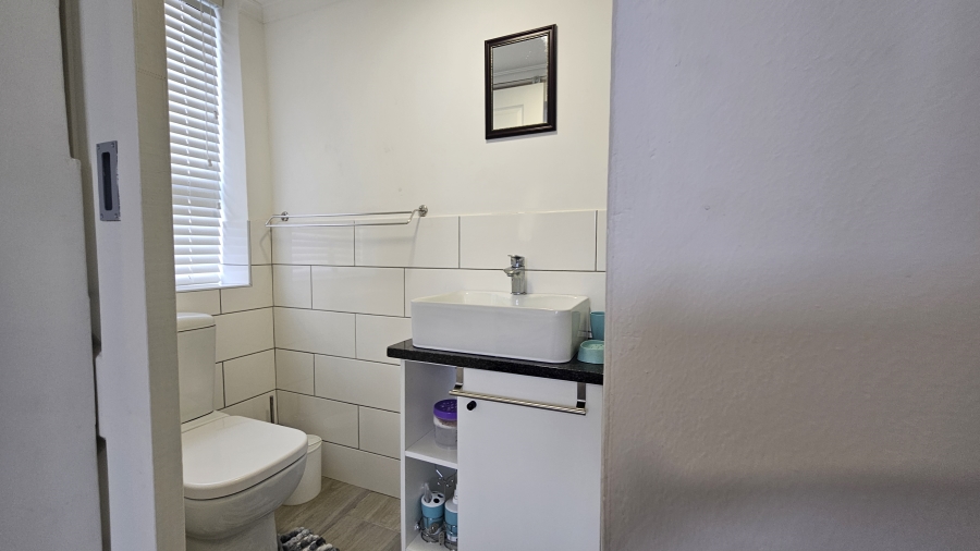 2 Bedroom Property for Sale in Stilbaai Wes Western Cape